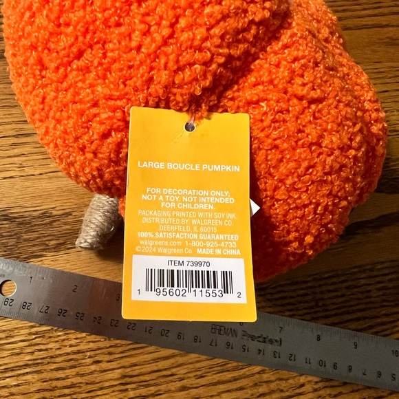 Halloween decorations walking animated hand & pumpkin - Picture 11 of 13